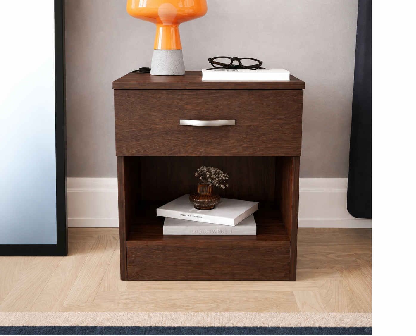 Velona WoodLine™ – طاولة جانبية بتصميم راقٍ